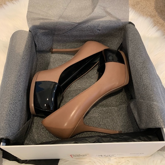 Classic YSL pumps! WORN ONCE! - Picture 5 of 6